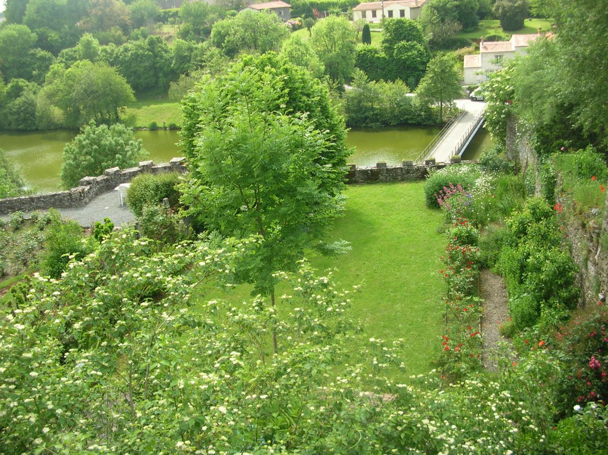 B&B "Les Remparts" Vouvant Buitenkant foto